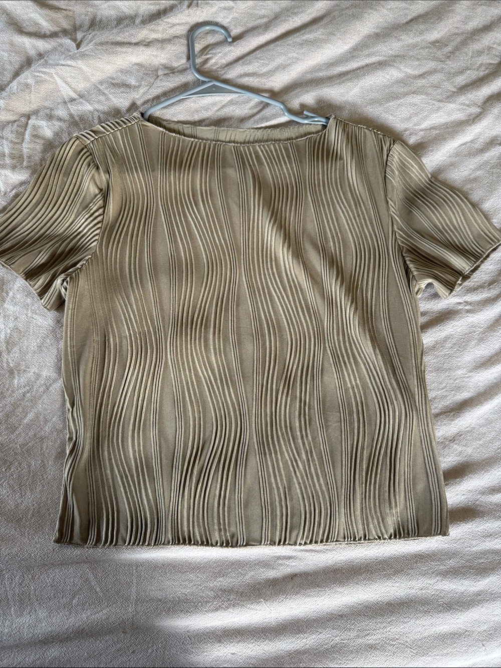RIHOAS wavy textured taupe top. NWT